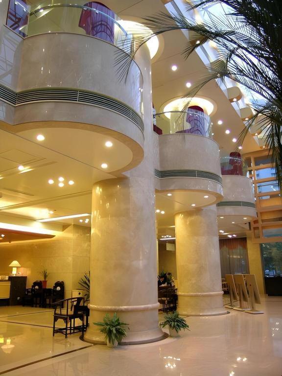 Zhangjiagang Guomao Hotel 3/42