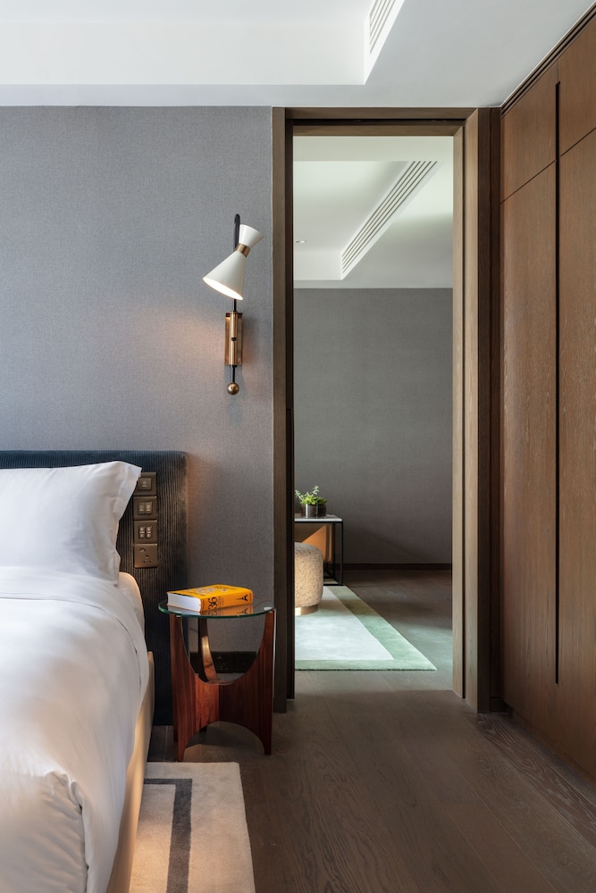 Suite, King Bed, Terrace