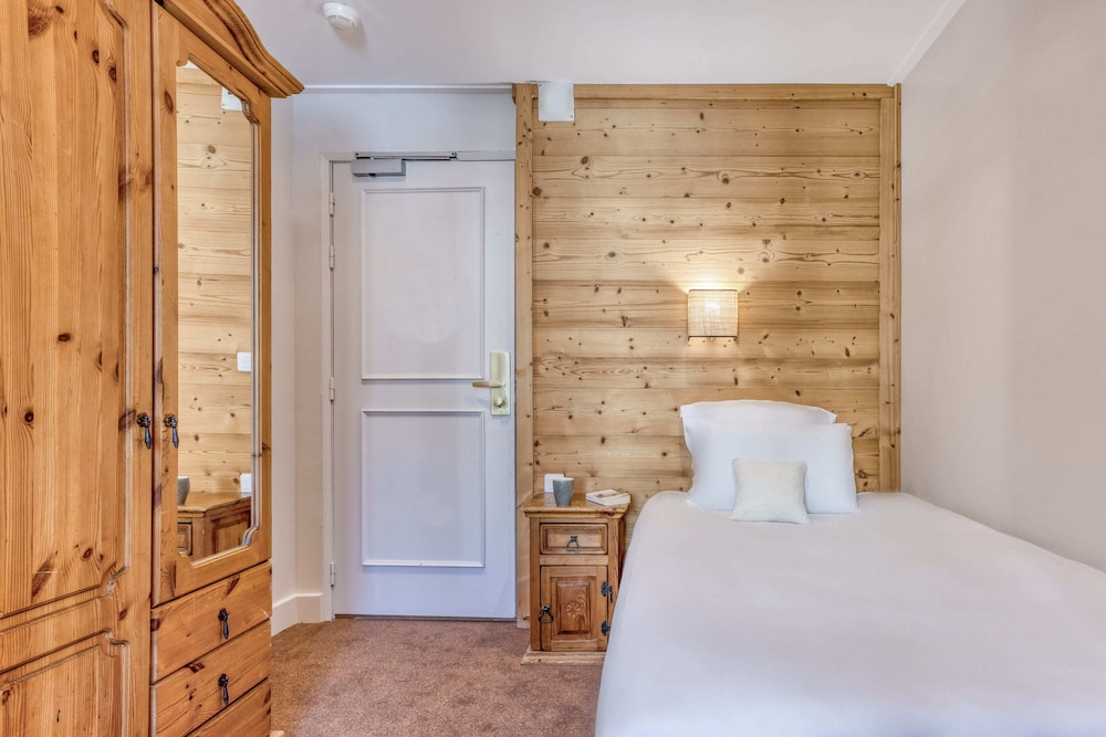CLASSIC, SINGLE, SINGLE BED, POOL ACCESS