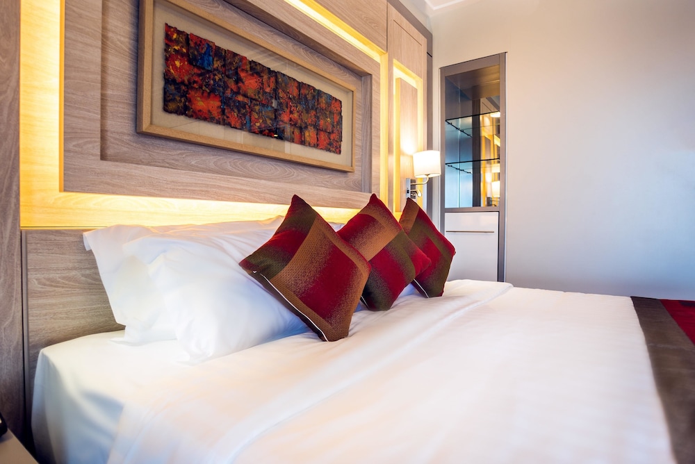 Golden Tulip Le Diplomate Cotonou 20/72