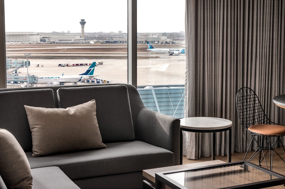 Sheraton Gateway Hotel in Toronto International Airport 23/30