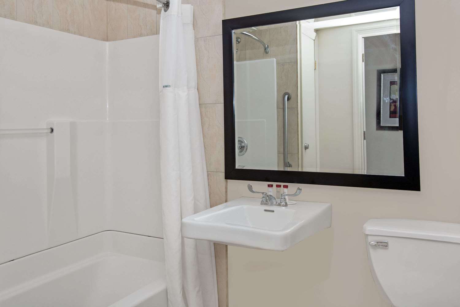 Ramada By Wyndham Staten Island 38/38