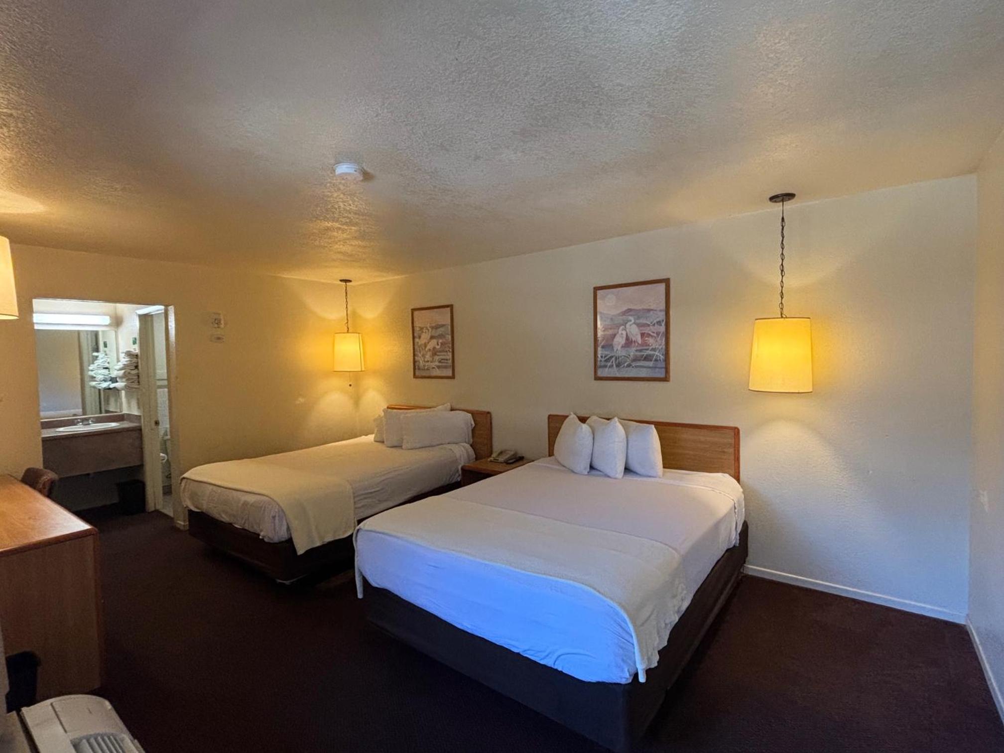 غرفة بسريرين كوين للمدخنين، Premier Inns Thousand Oaks 2/2