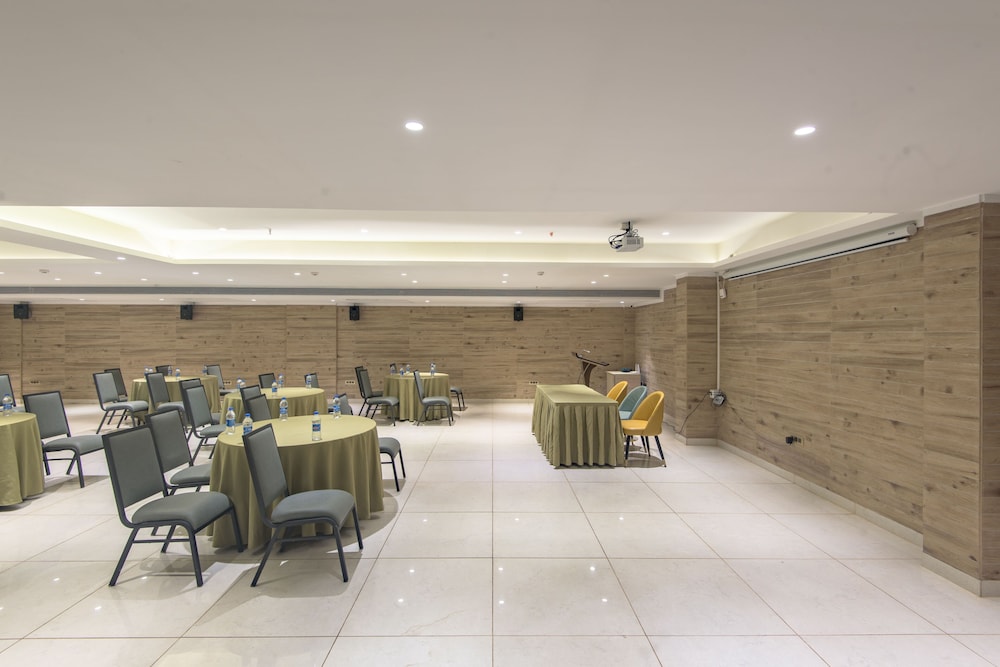 The Fern Residency, Calangute, Goa 30/60