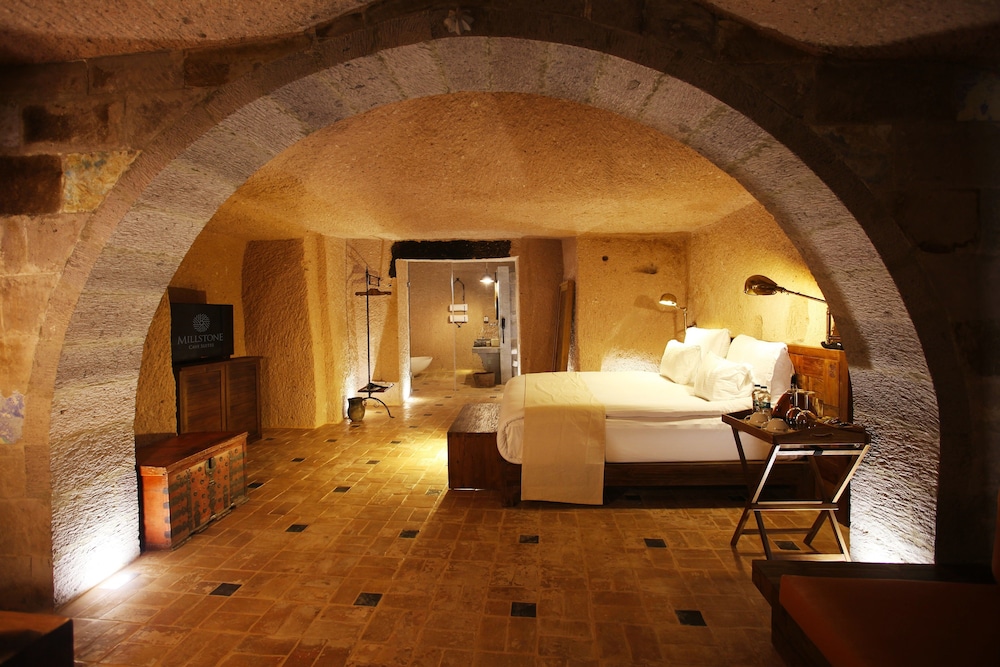 MILLSTONE CAVE SUITES 5/77