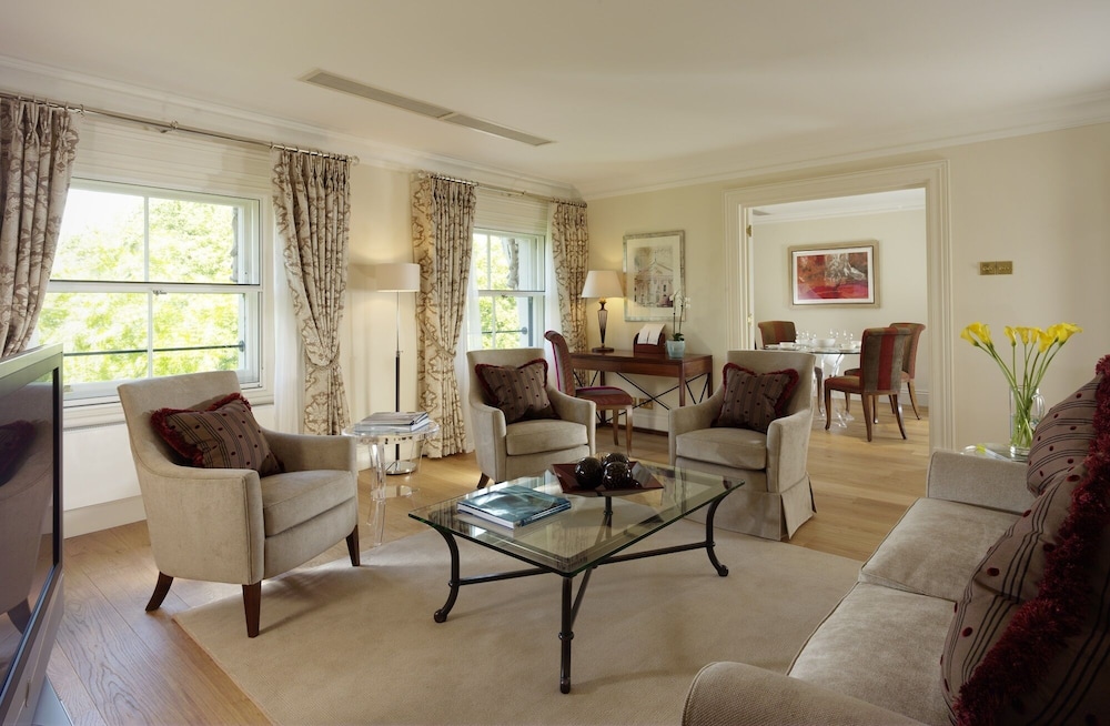 Cheval Hyde Park Gate 40/61