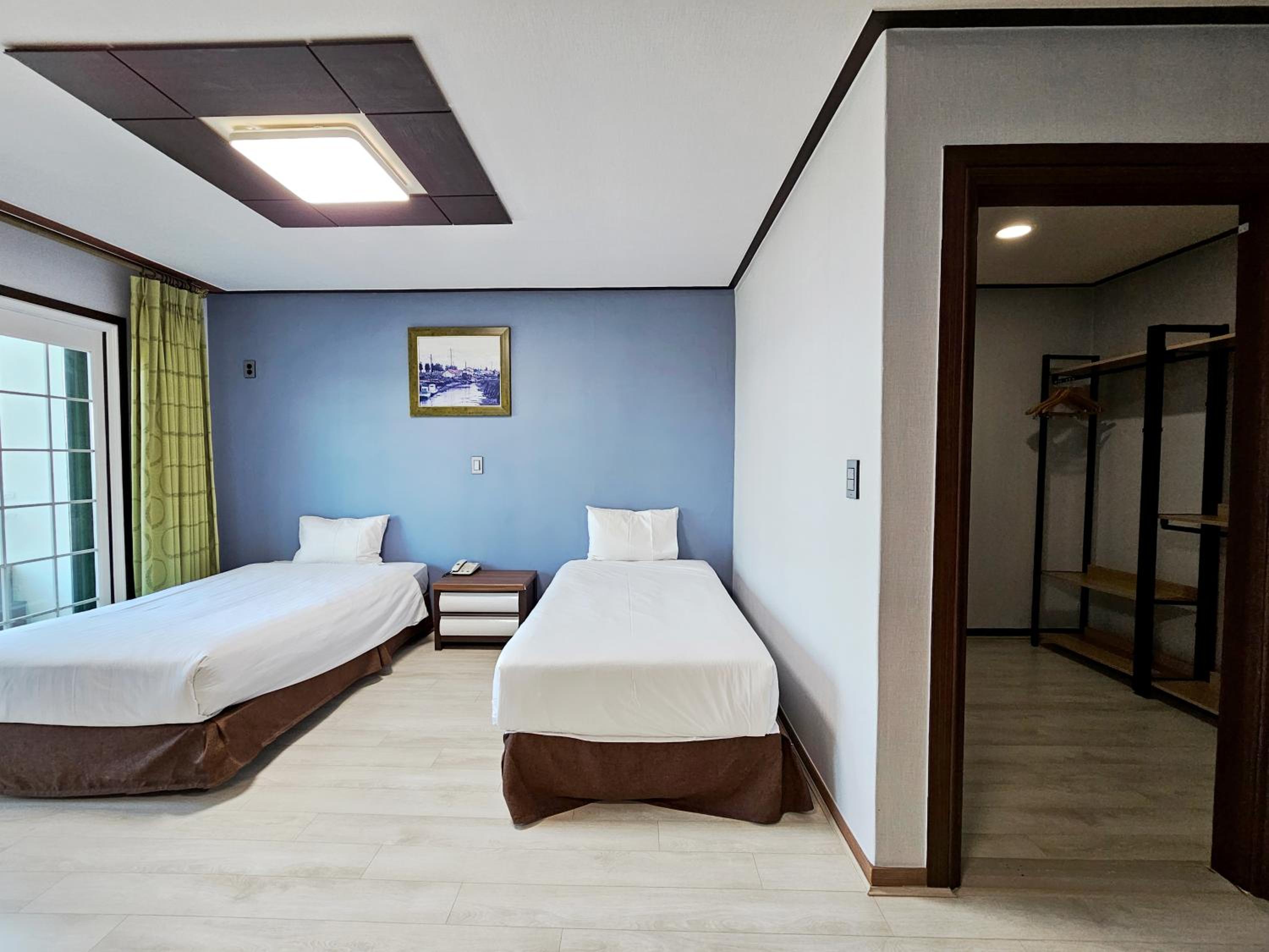 Ocean, Deluxe, Twin Beds, Terrace