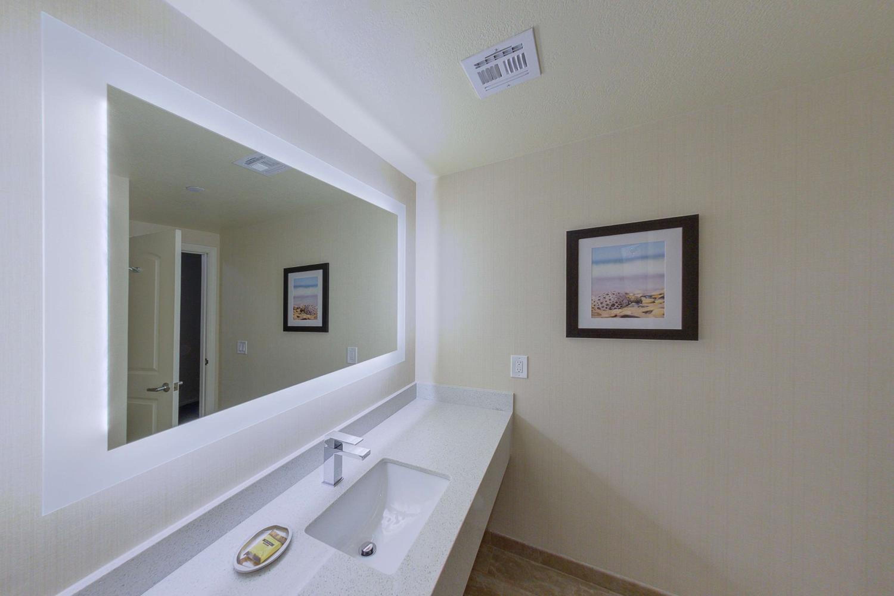 Best Western Plus Carpinteria Inn in CARPINTERIA - CA