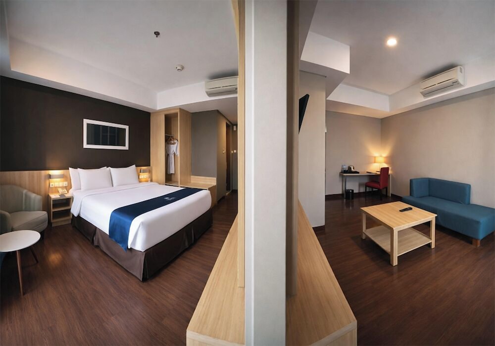 EXECUTIVE, SUITE