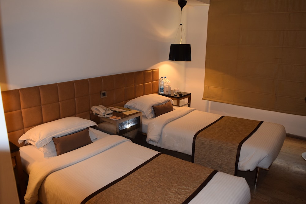 DELUXE, DOUBLE BED