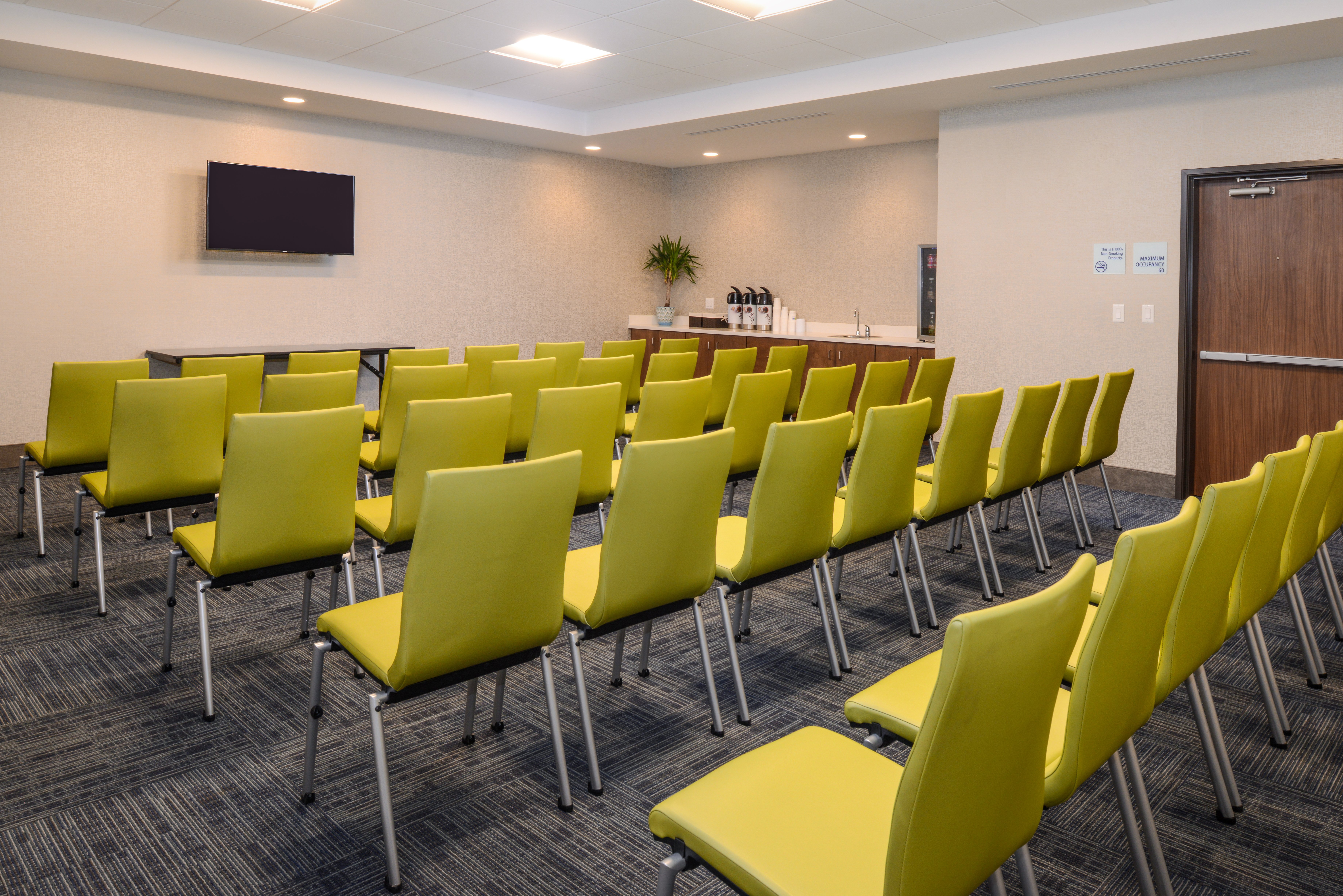 Holiday Inn Express Suites St Petersburg Seminole Area 58/74