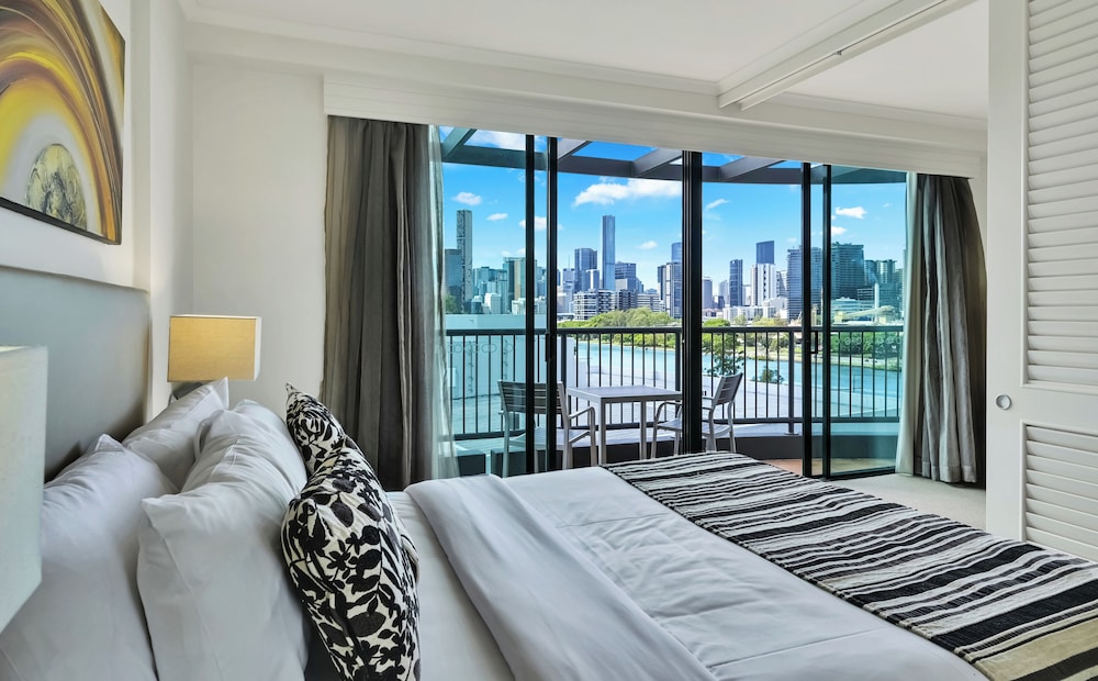 EXECUTIVE, APARTMENT, KING BED