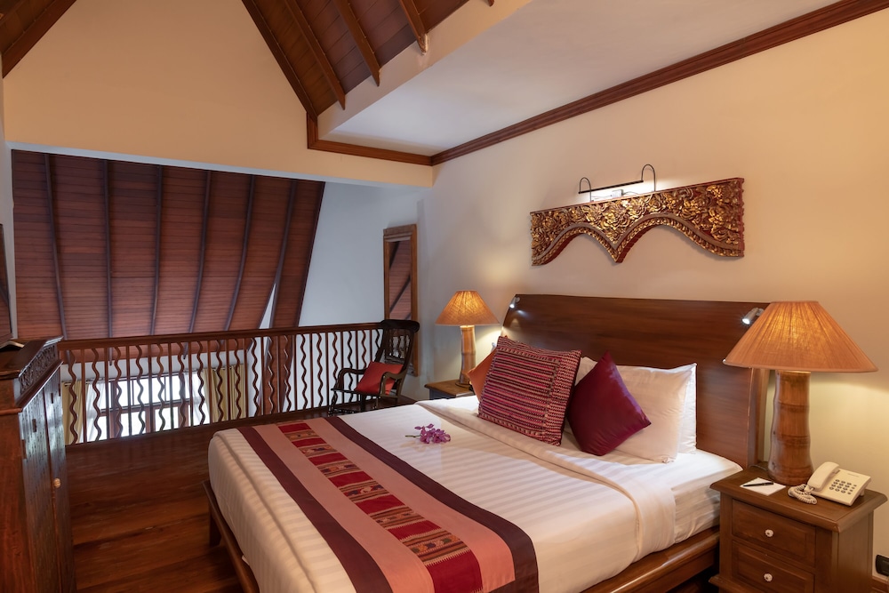 EXECUTIVE, SUITE