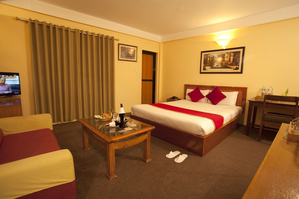 Royal Astoria Hotel 11/35