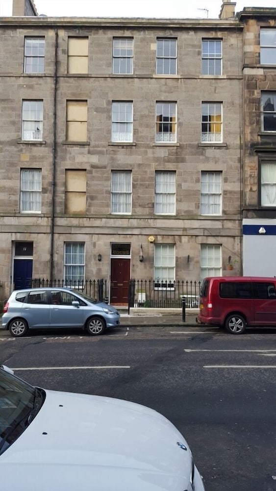 Sakura Edinburgh Guest House 16/20