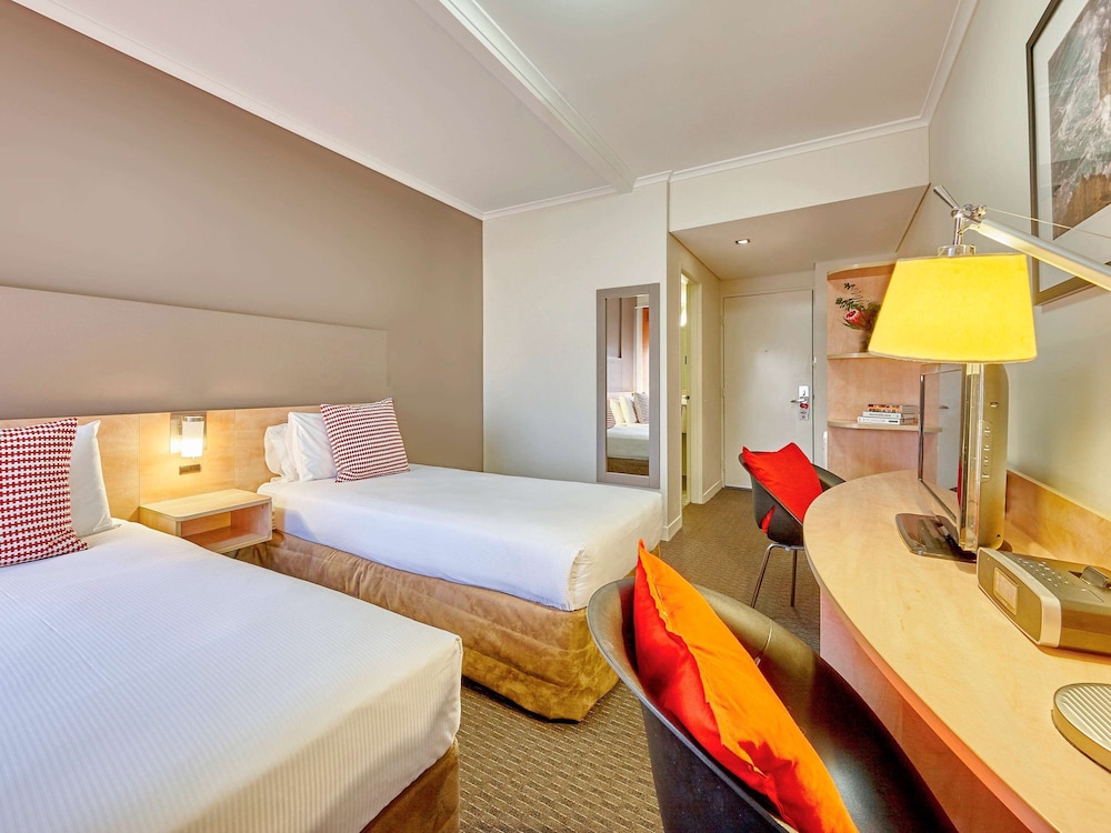 IBIS PERTH 22/70