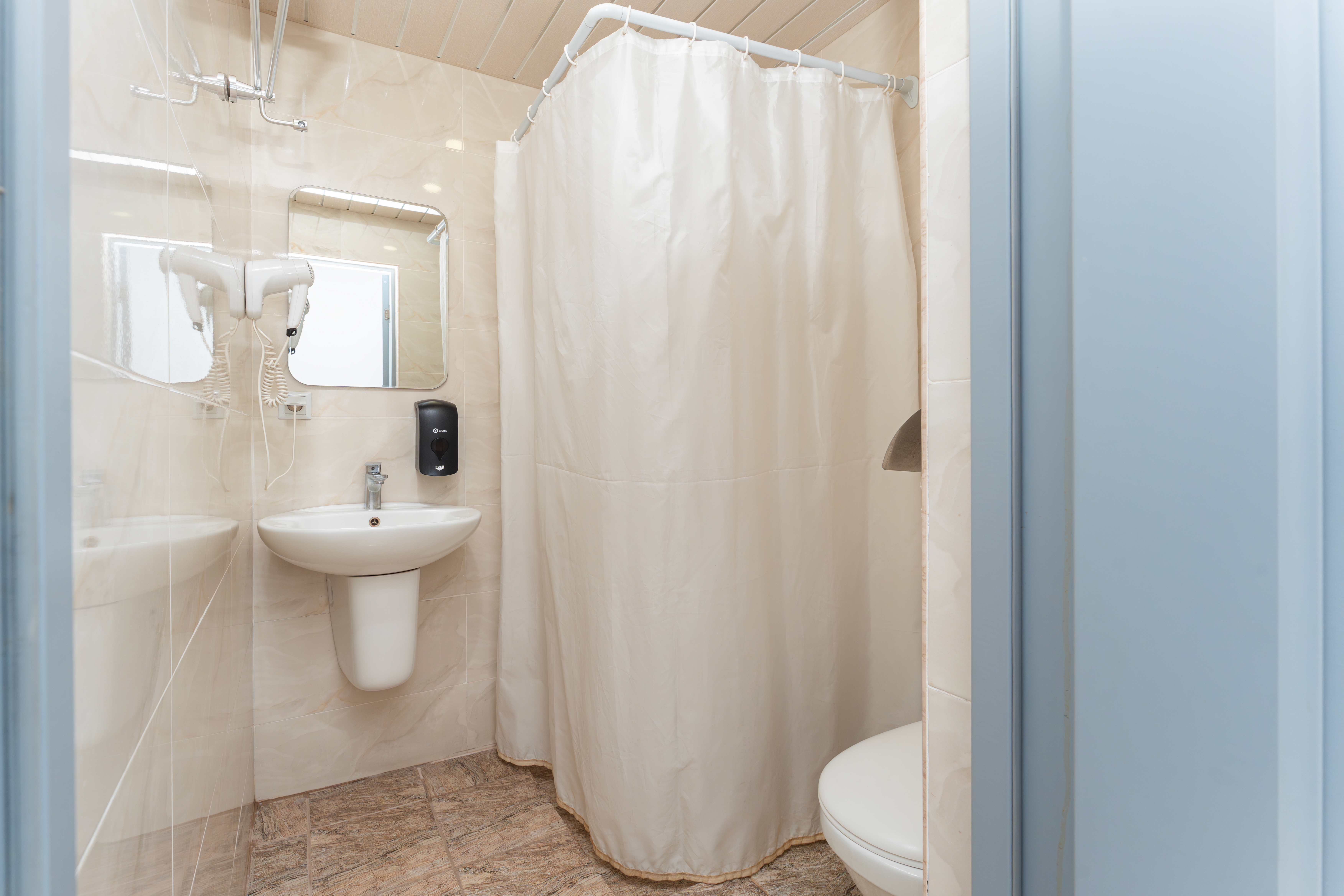 غرفة كلاسيكية رباعية، Alex Hotel 7/7