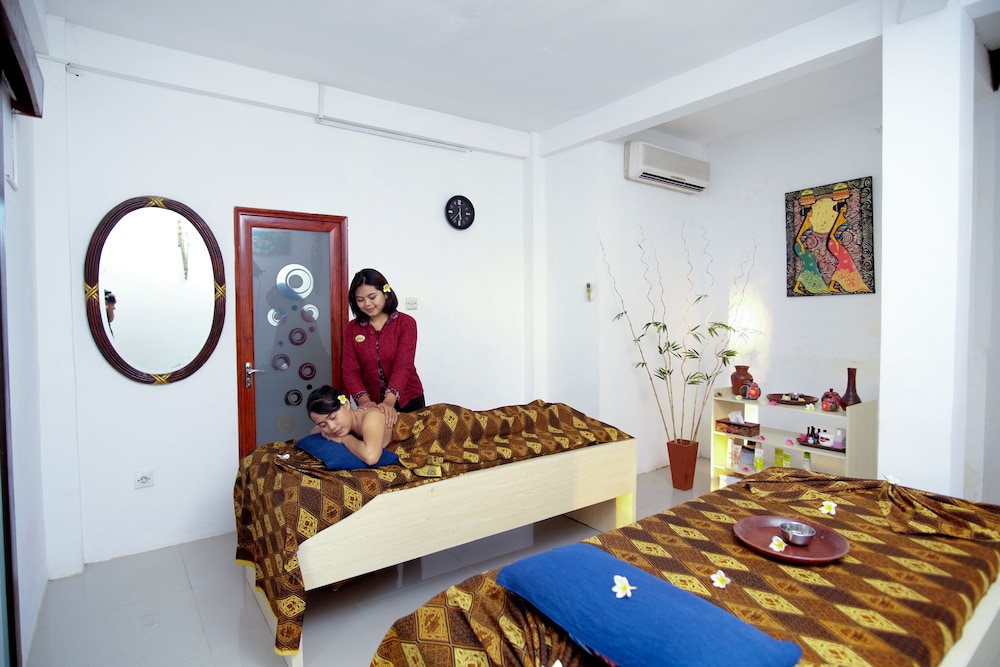 Puri Saron Senggigi Beach Hotel 8/63