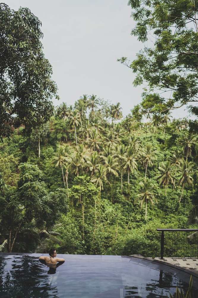 Amora Ubud Boutique Villas 44/48