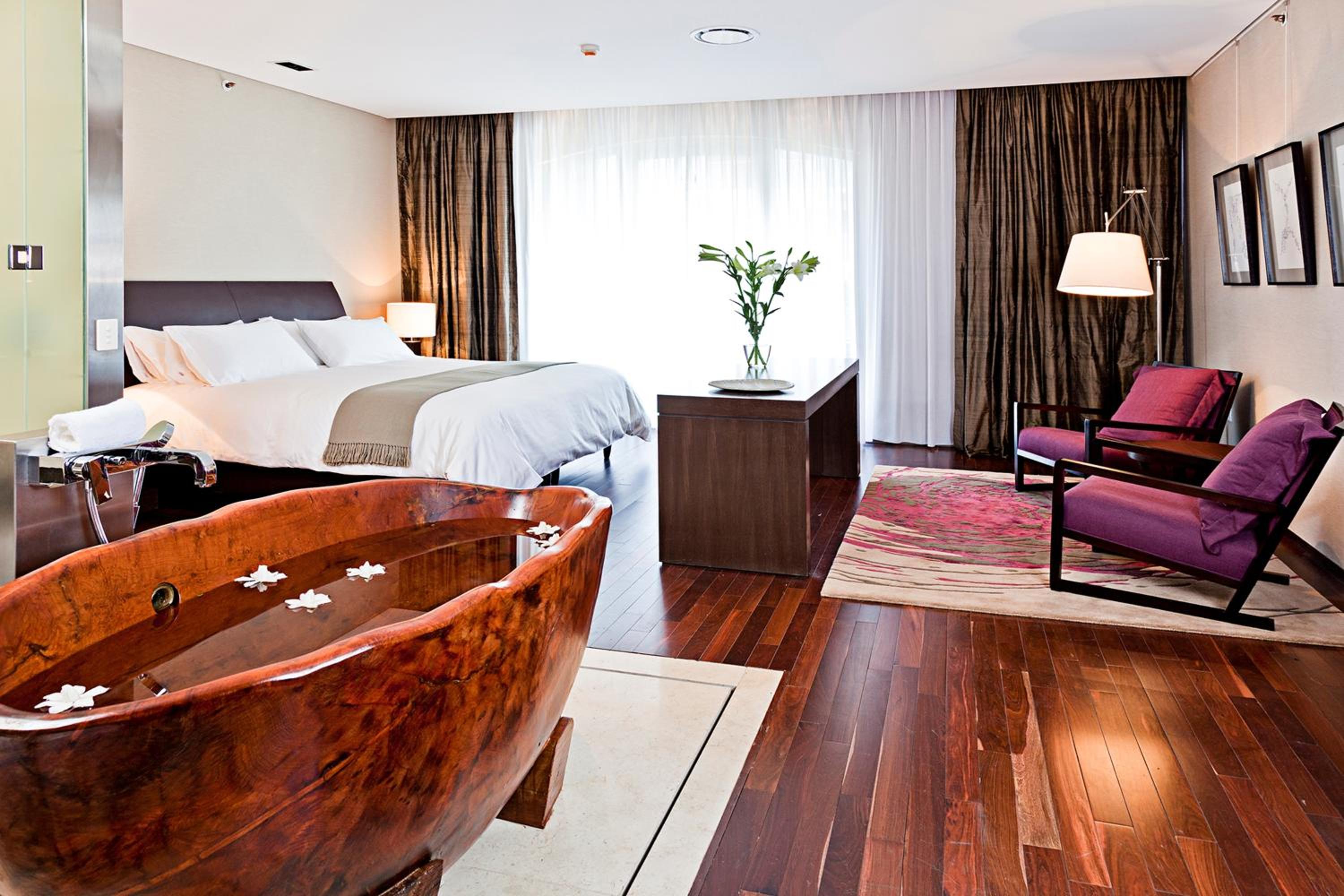 Deluxe, Double Bed