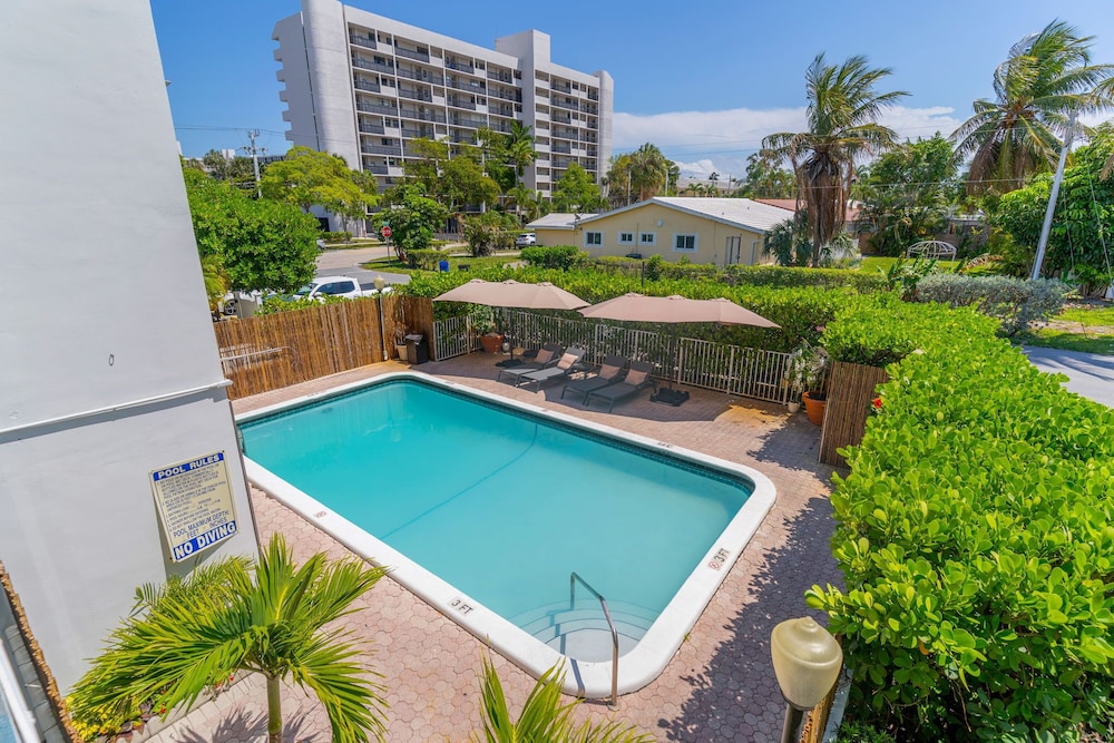 Bayview Regency Apartments By Lowkl 40/50