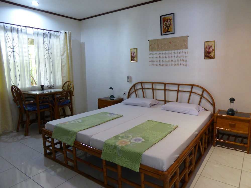 Marcosas Cottages Resort 33/68