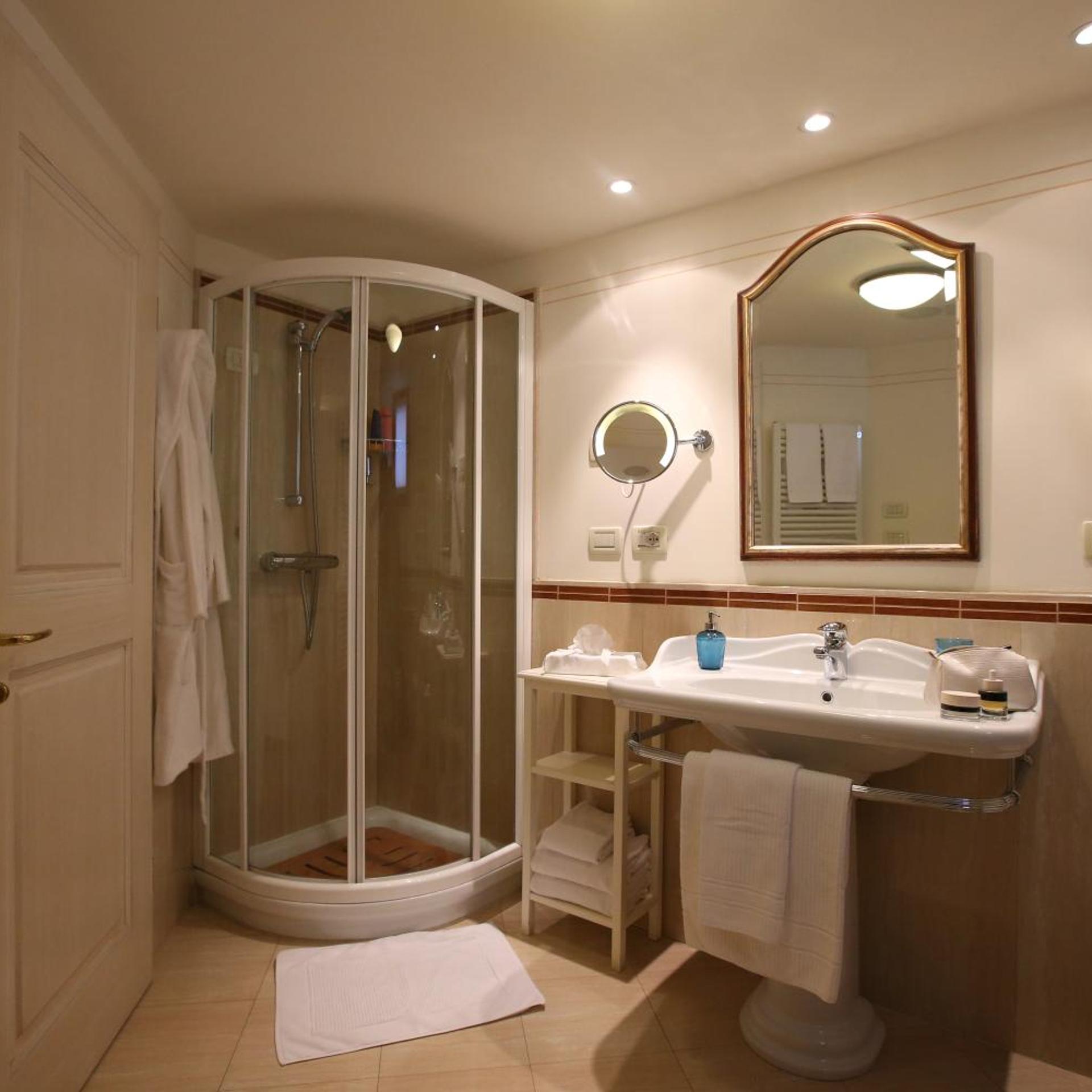 COMFORT, SUITE