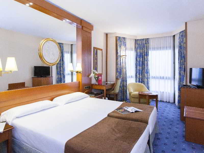 Room, Single, Double or Twin Bed