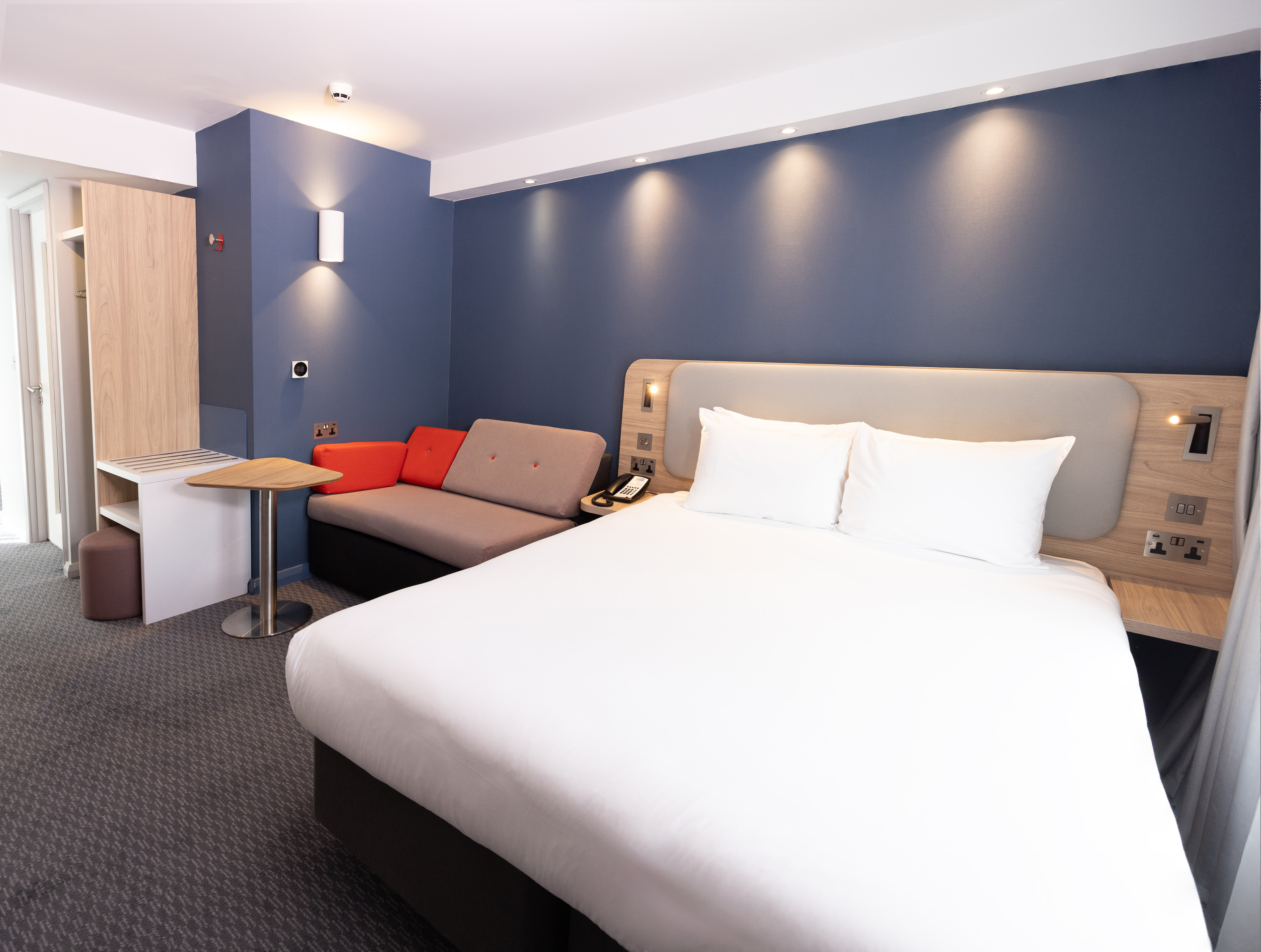 Holiday Inn Express Windsor 15/74