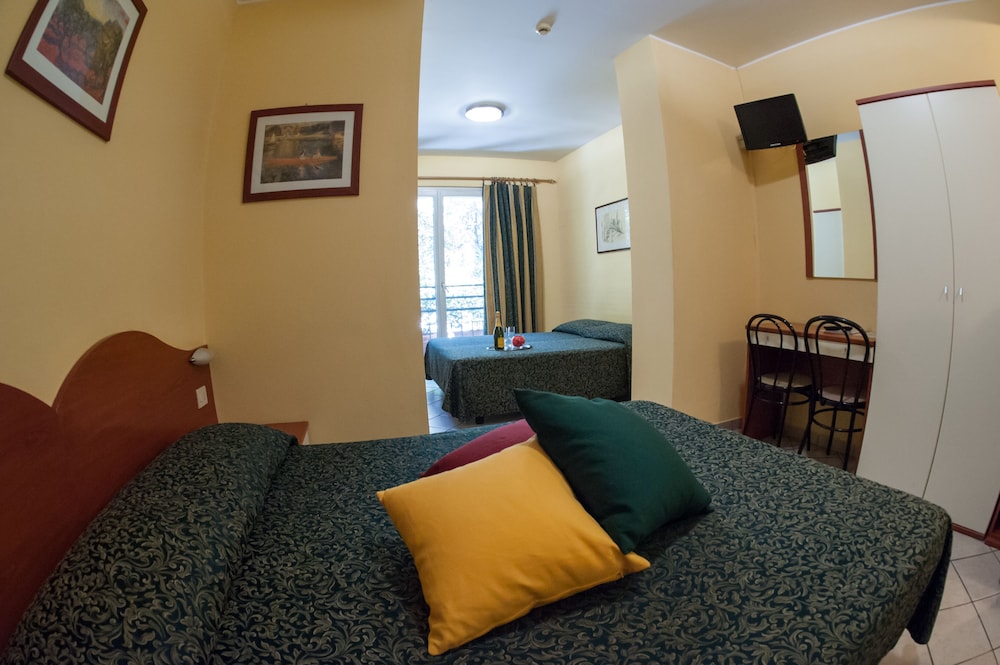 The Best Hotel 11/33