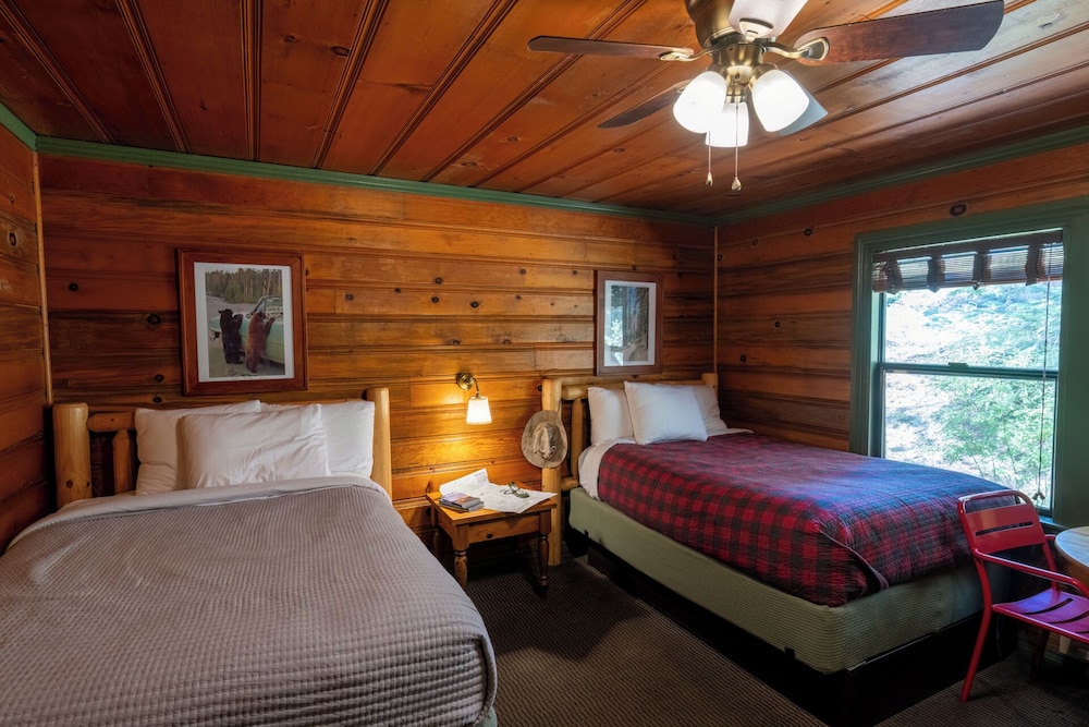 Shaver Lake Village Hotel 17/50