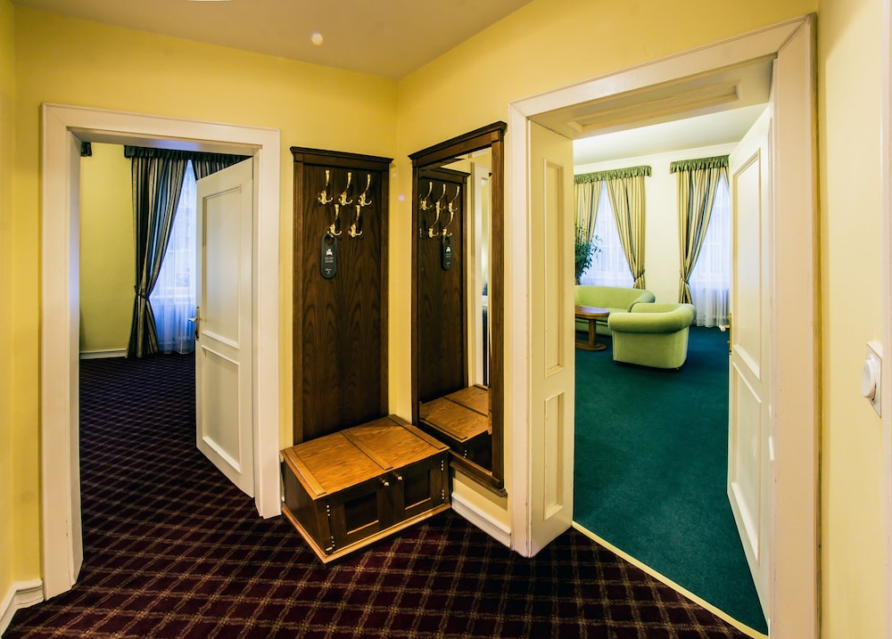 Hotel Dvorak 49/50
