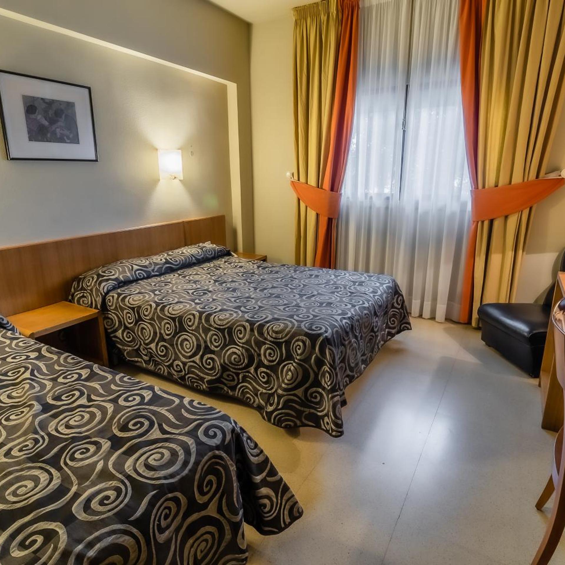 Room, Triple