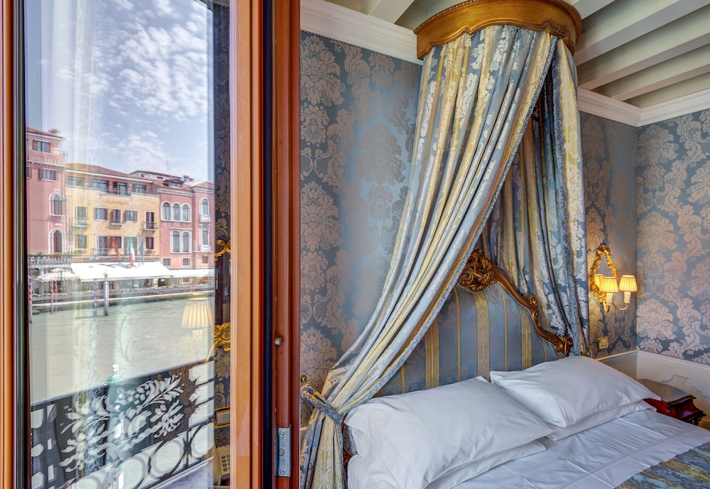 Canal Grande Hotel 10/36