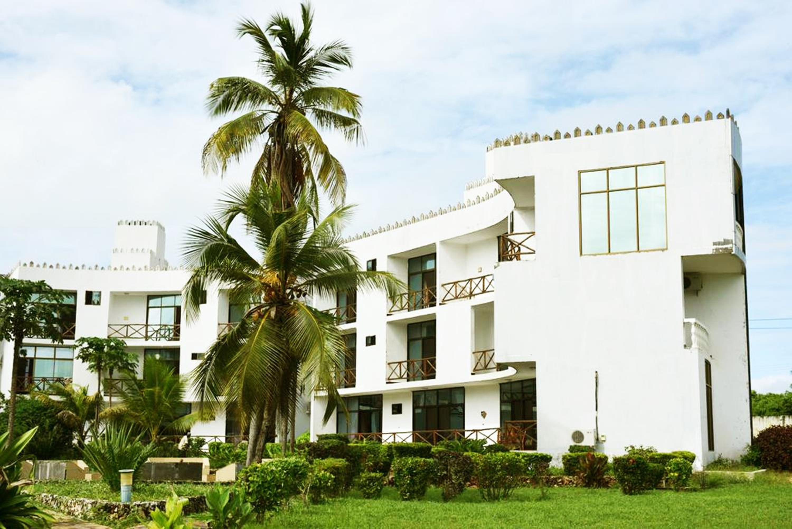 Coconut Tree Village Beach Resort 16/18