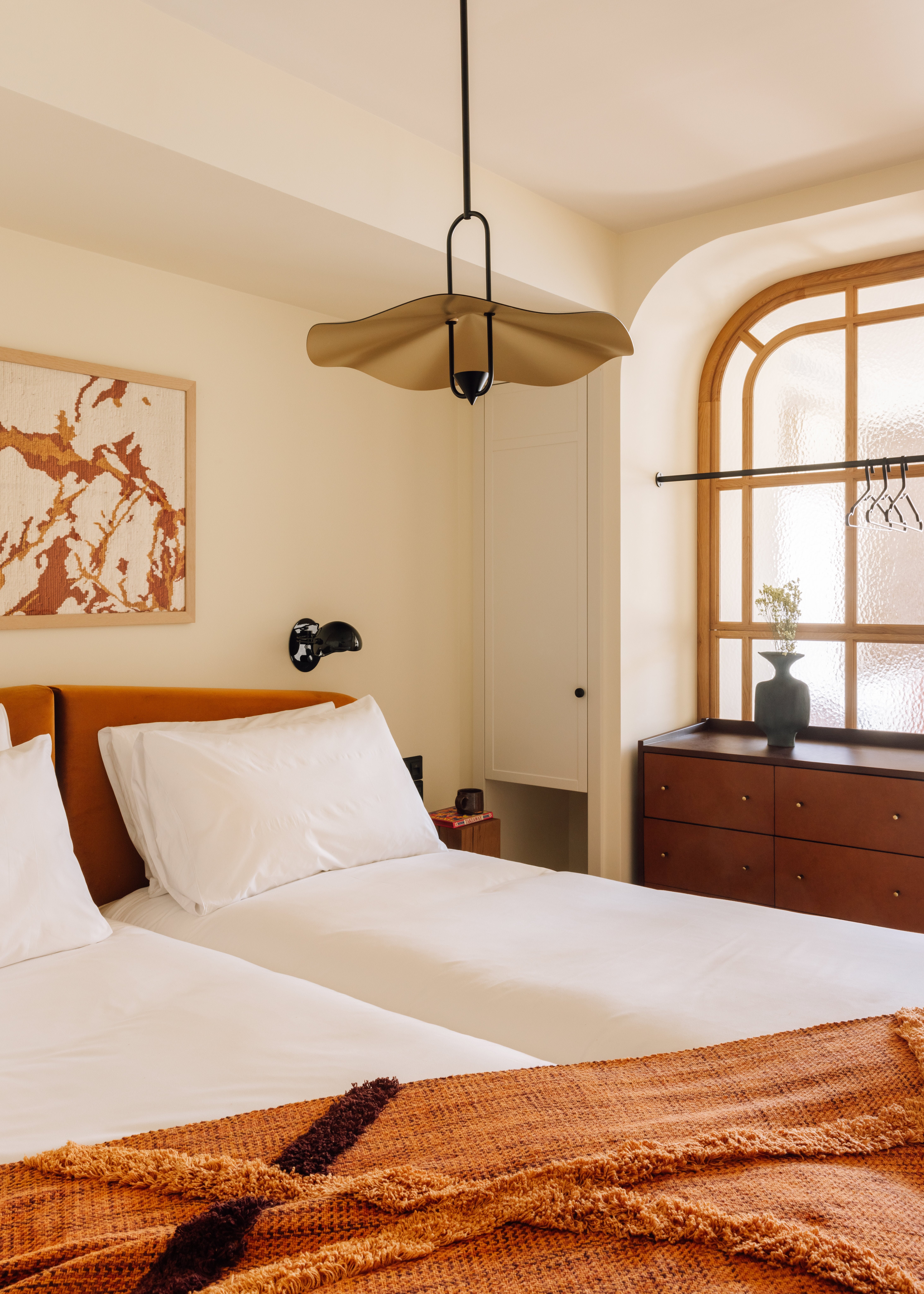 LOCKE, STUDIO, TWIN BEDS
