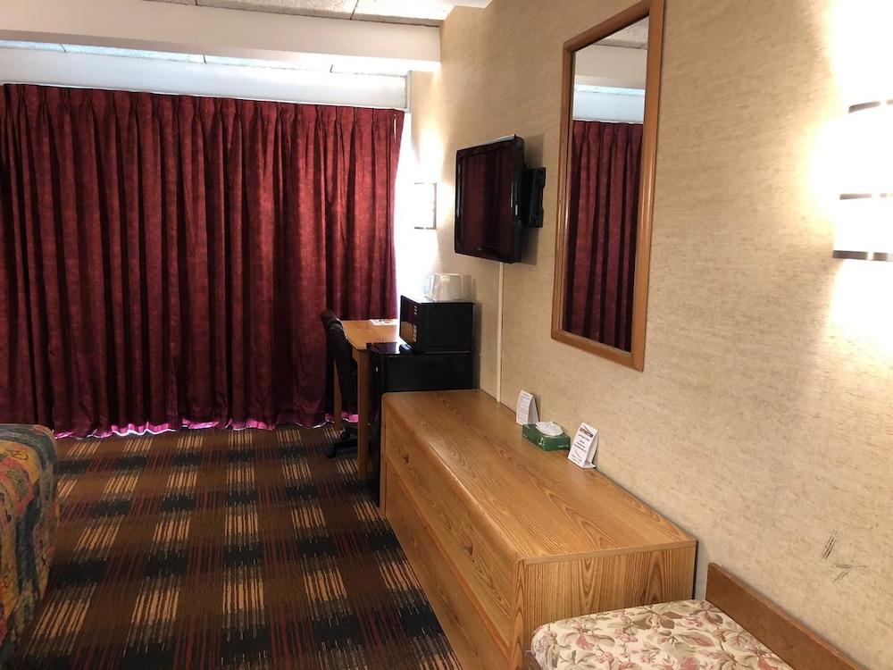 Red Carpet Inn North Syracuse 24/38