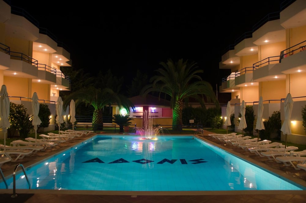 Adonis Hotel 7/57