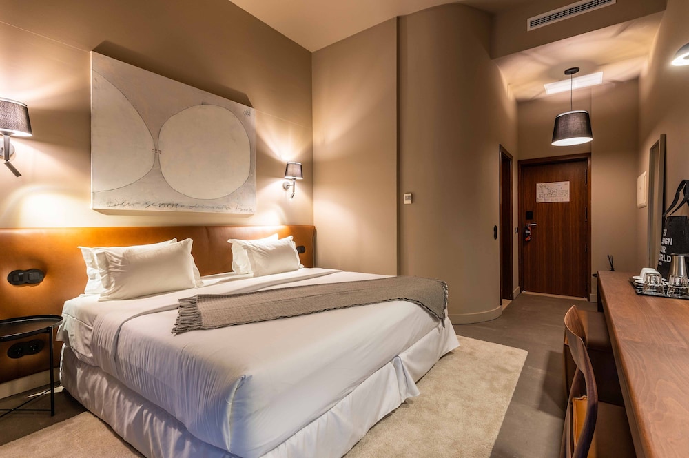 PREMIUM, DOUBLE OR TWIN BED