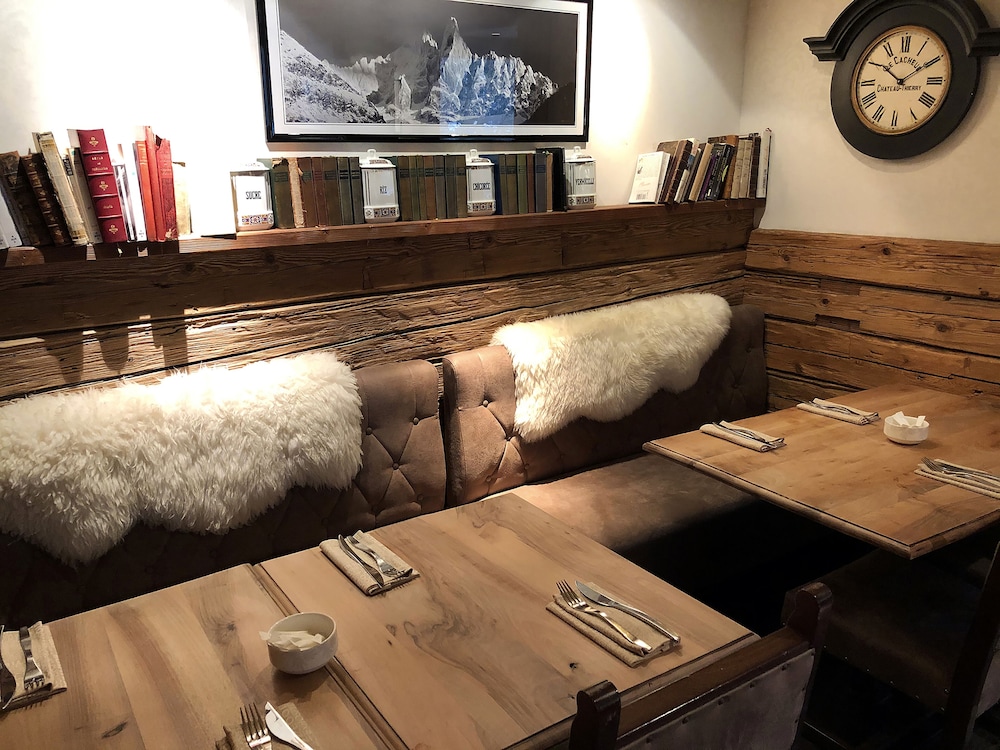 Chalet Hotel Le Castel 60/74