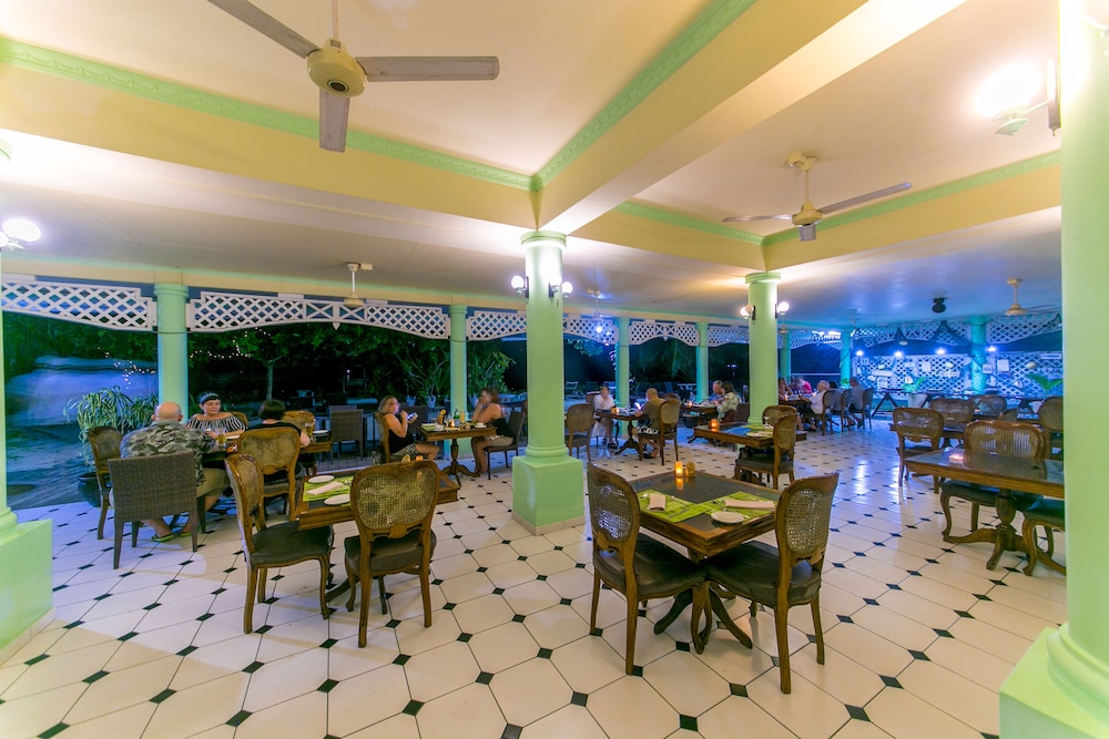 Palm Beach Hotel 34/40