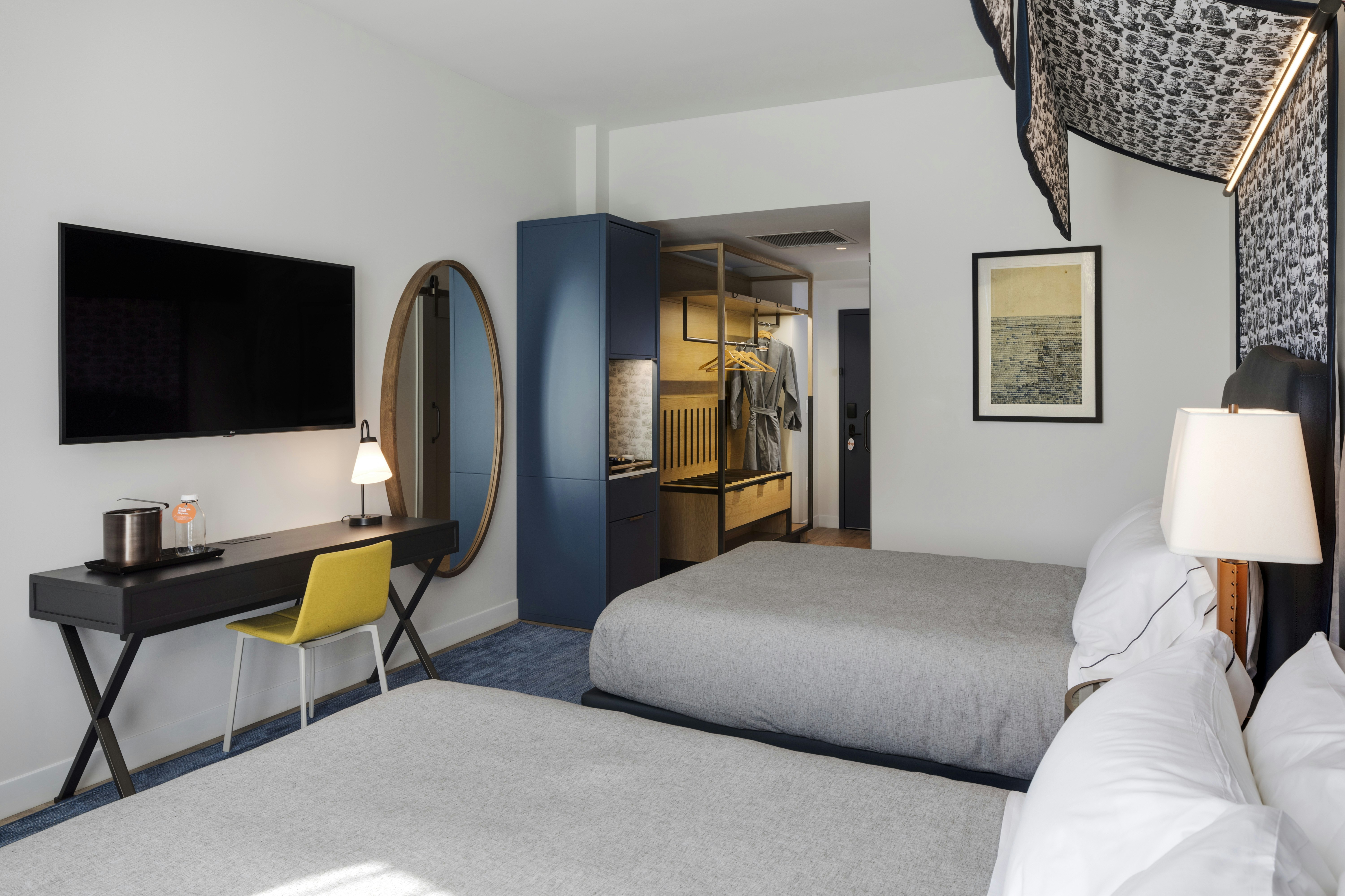 غرفة بسريرين كوين لذوي الإعاقة، Canopy by Hilton Boston Downtown 2/3