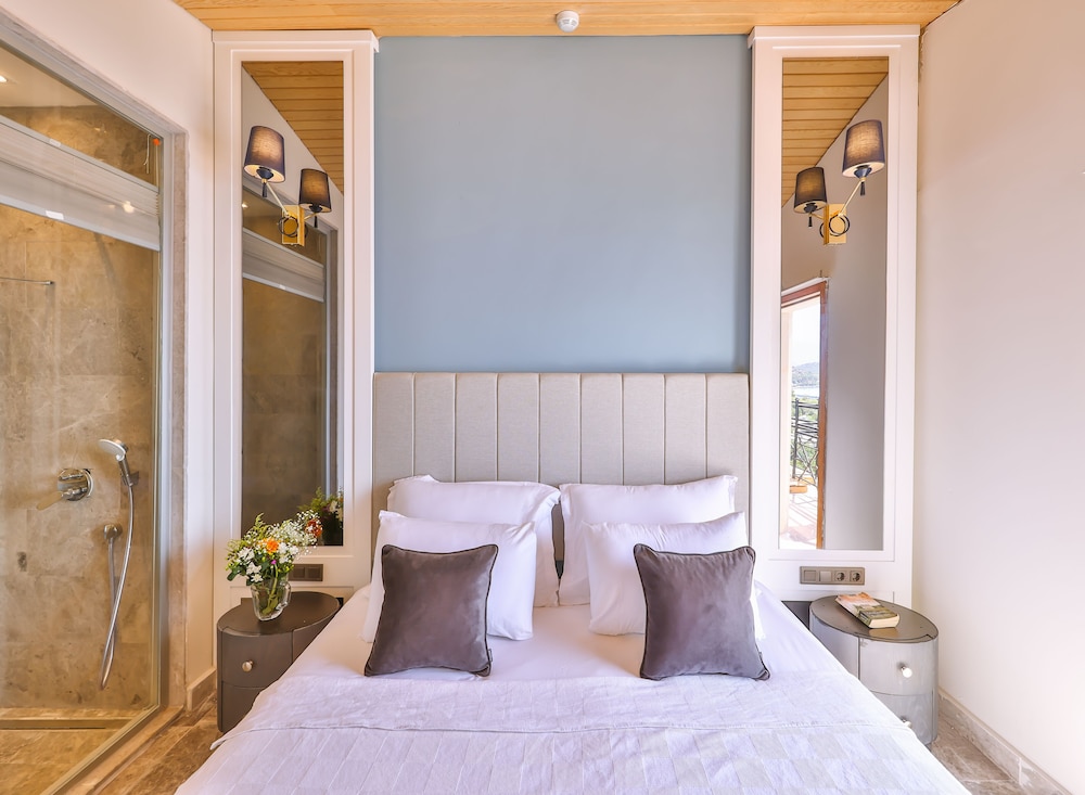 Hera Hotel 30/70