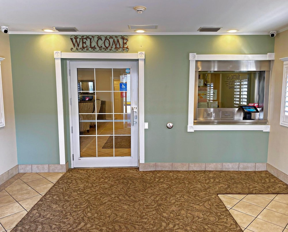 Roadstar Hotel Zephyrhills 45/45