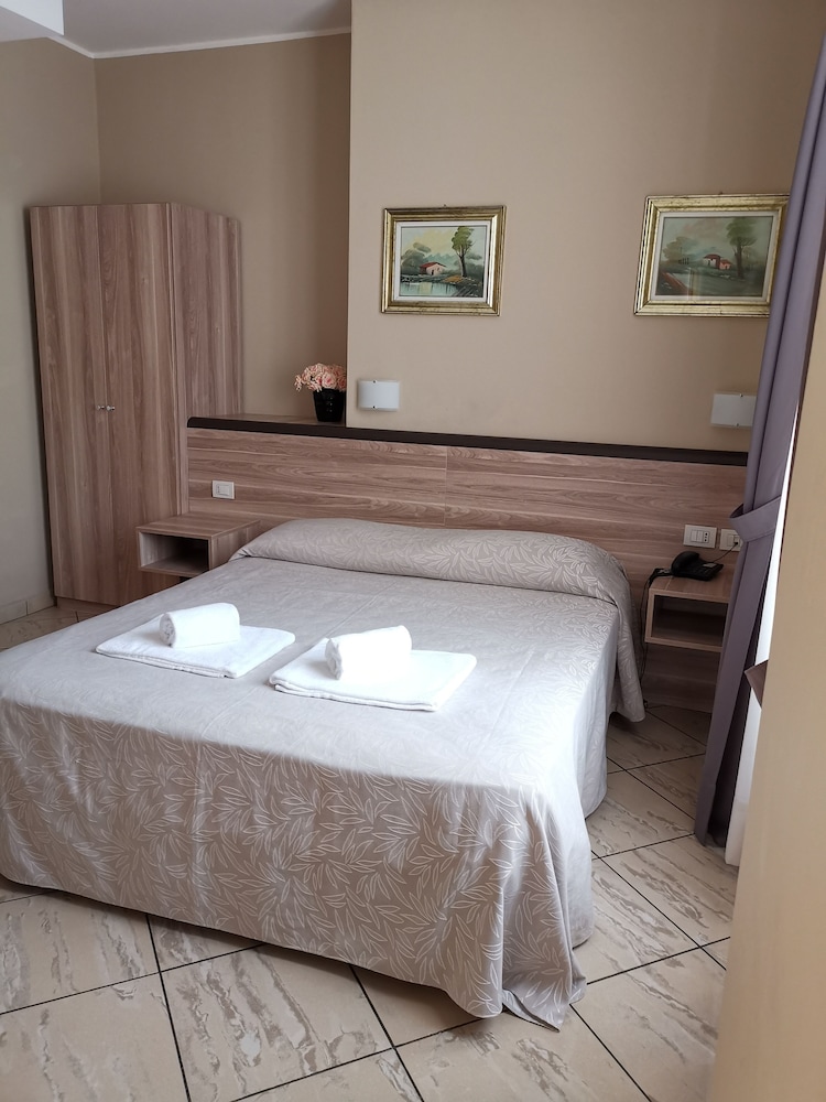 BRIANZA HOTEL 31/68