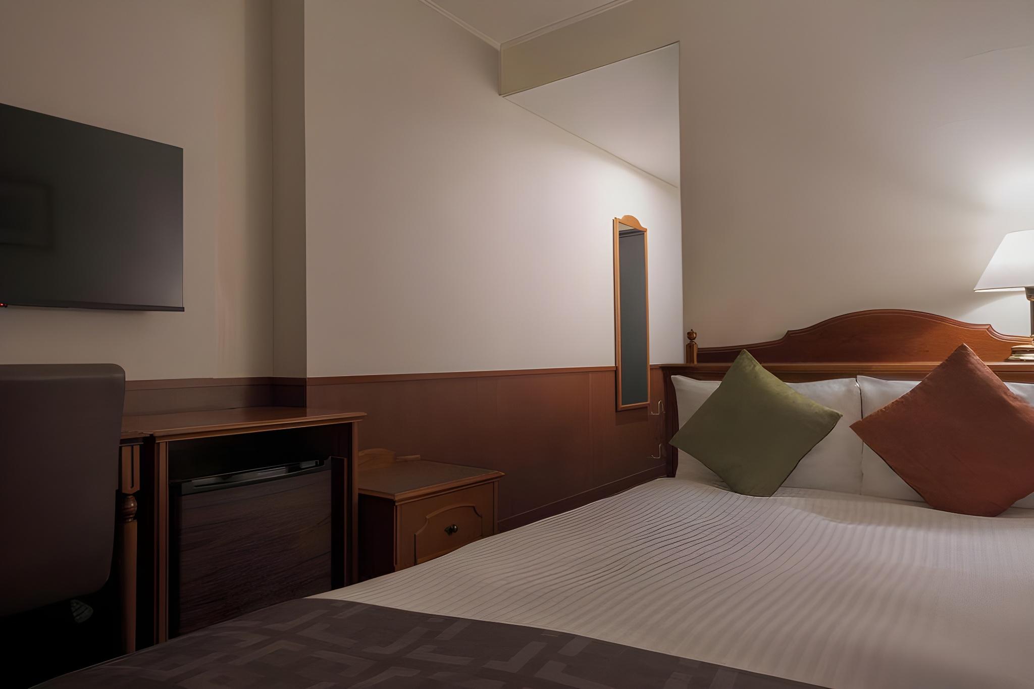Adjoining, Semi Double Bed