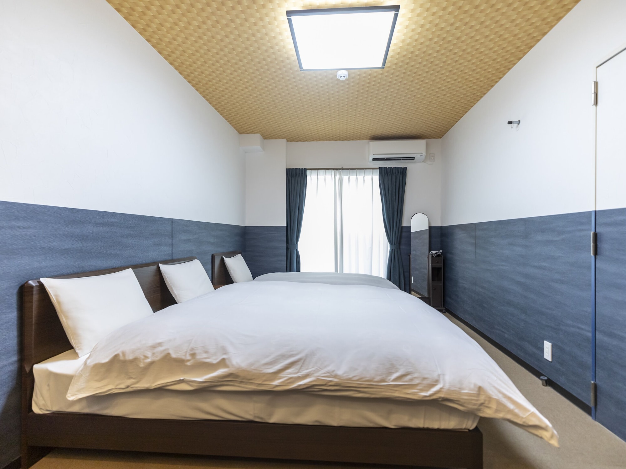 ROOM, TRIPLE