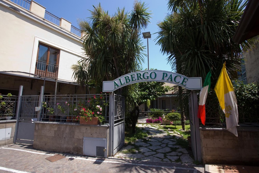Albergo Pace 65/74
