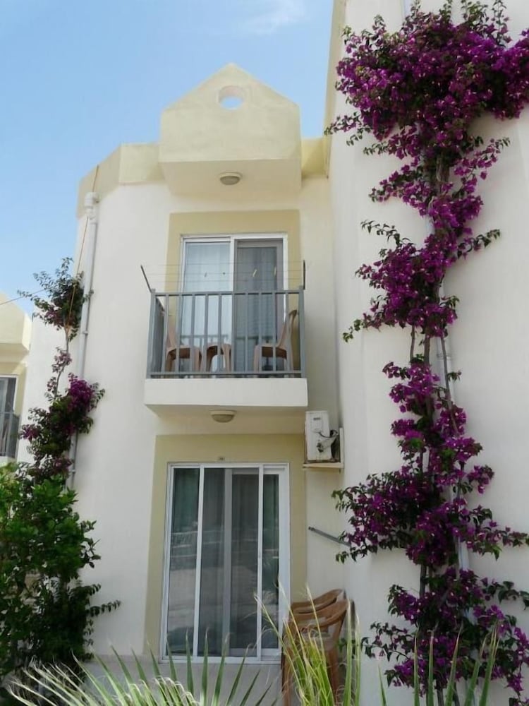 Viras Hotel 2/45