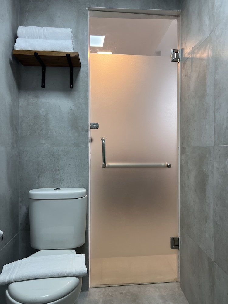 Fastrooms Bekasi Hotel 56/57